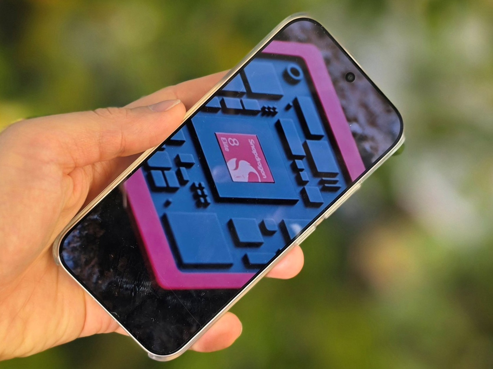 هاتف Xiaomi 17: هل يُشكل معالج Snapdragon 8 Elite Gen 5 تهديدًا لأبل؟