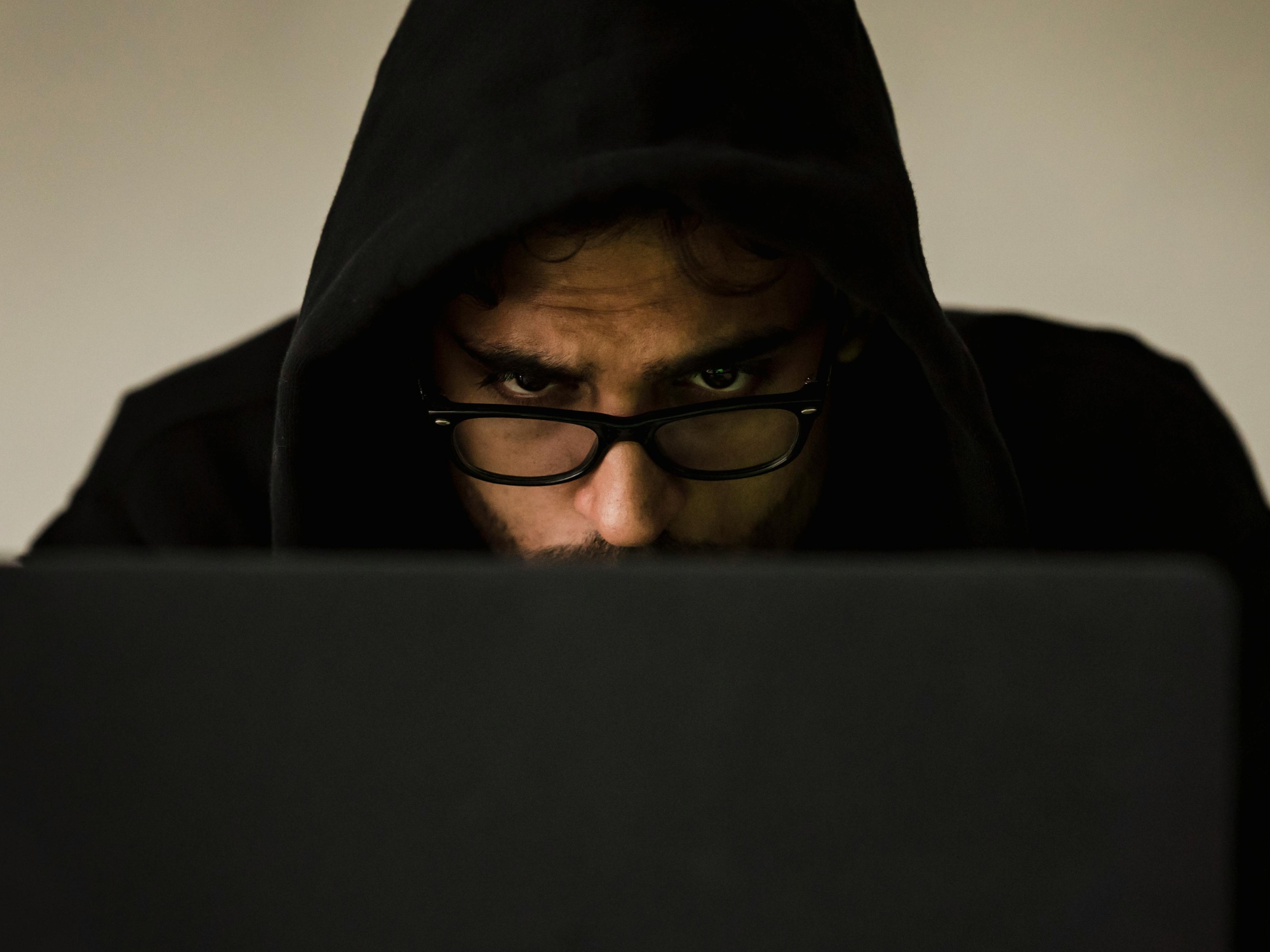 تزايد الاحتيال بواسطة الذكاء الاصطناعي: فواتير مزيفة تغزو الشركات