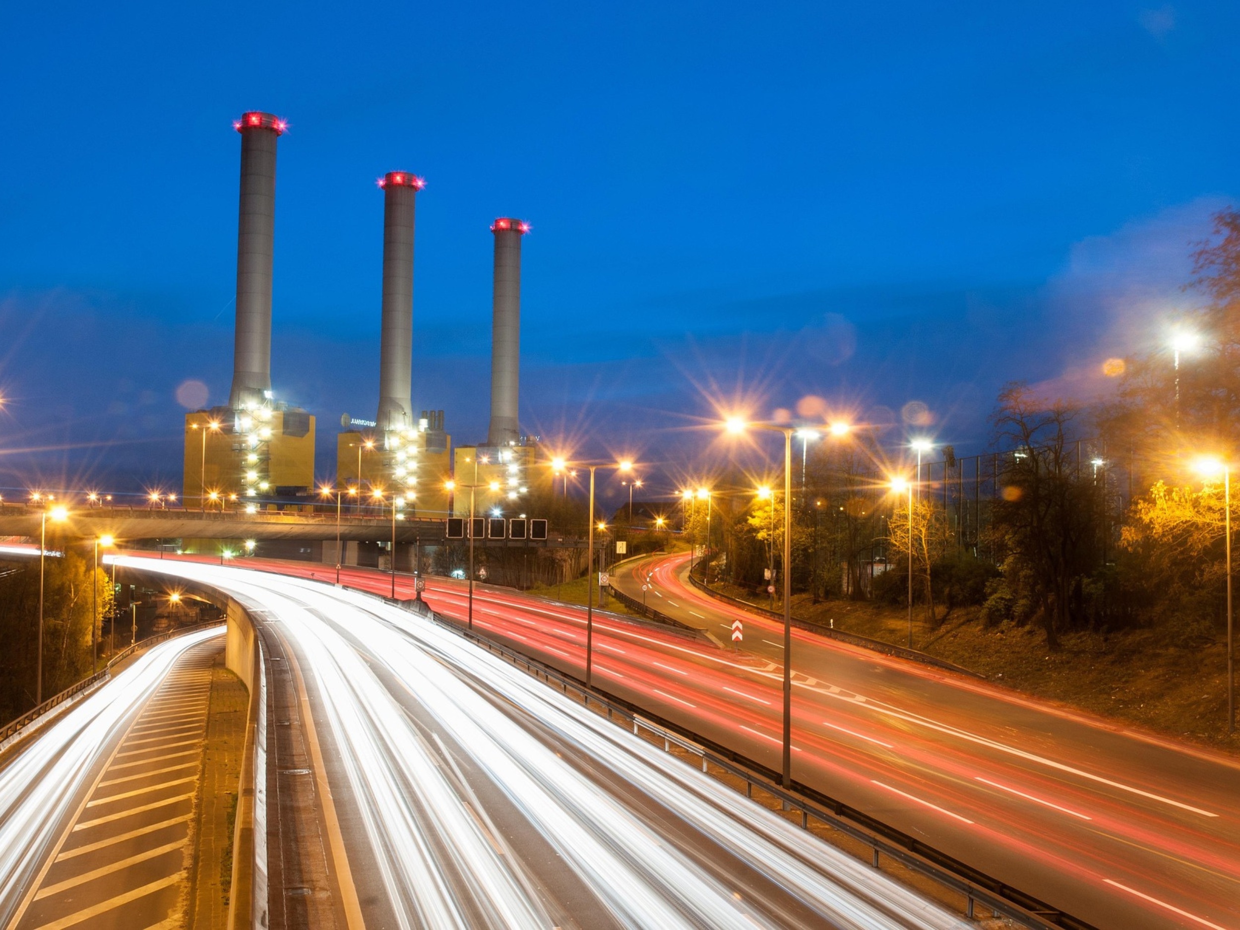 إنجاز بارز في عالم الكهرباء: شحن المركبات الكهربائية على الطرق السريعة أثناء الحركة