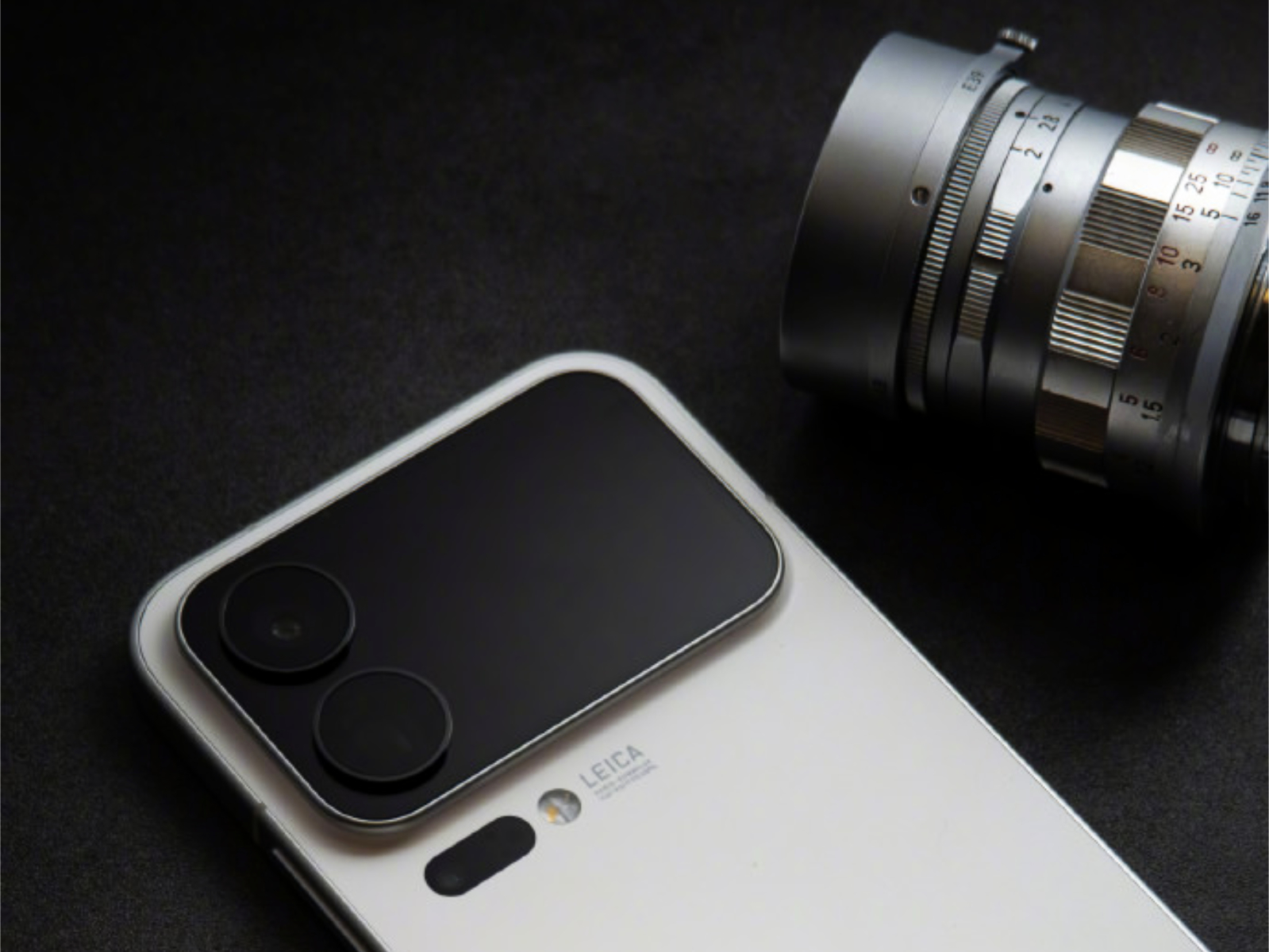 صورة توضح تحسينات متوقعة في كاميرا هاتف شاومي 17 ألترا: خطوة للأمام نحو الهيمنة في سوق الهواتف الذكية | موقع تقني لايف