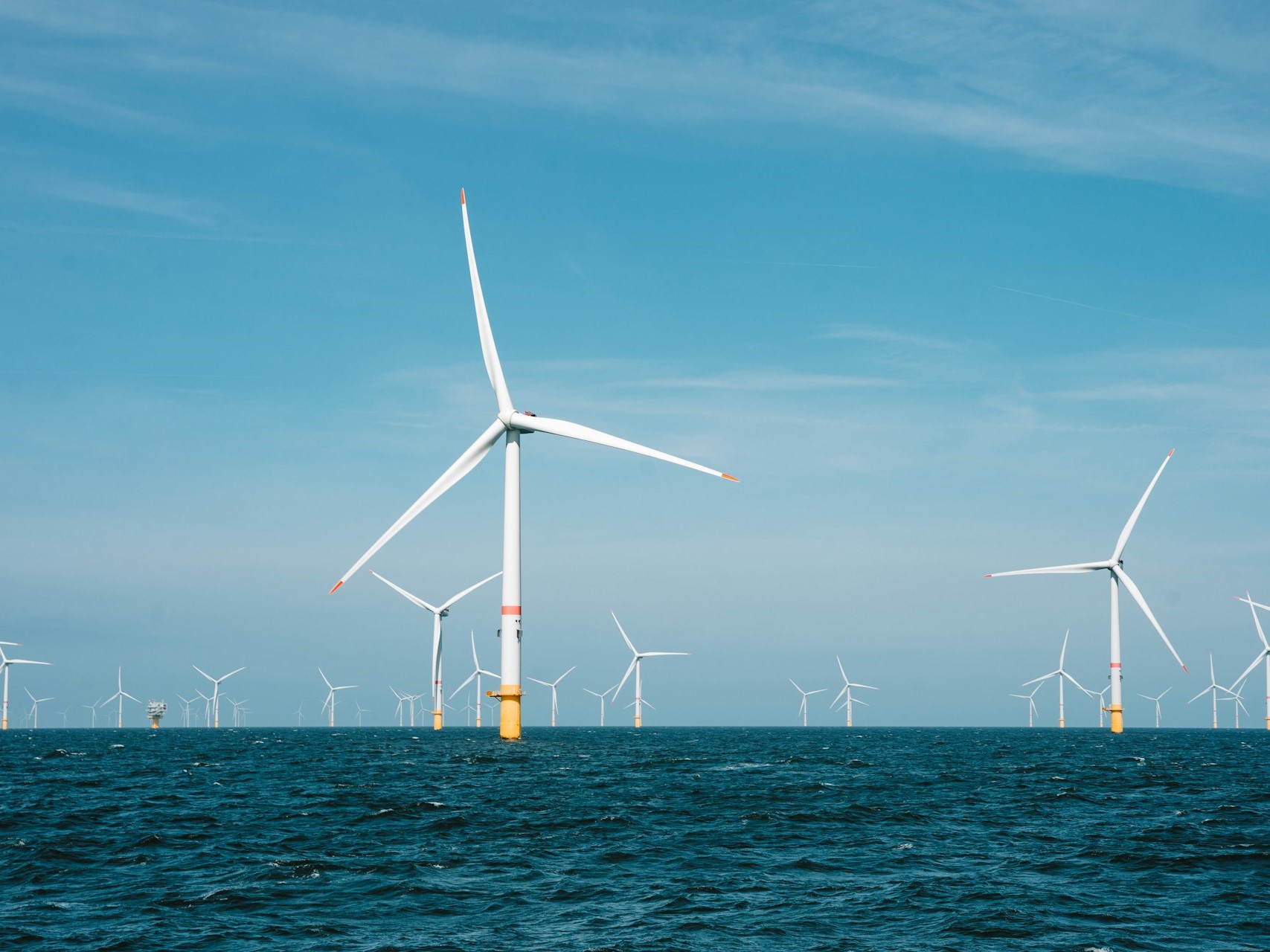 الصين تفتتح أول مركز بيانات تحت الماء يعمل بالطاقة الريحية - صورة من موقع تقني لايف صورة توضح الصين تفتتح أول مركز بيانات تحت الماء يعمل بالطاقة الريحية | موقع تقني لايف