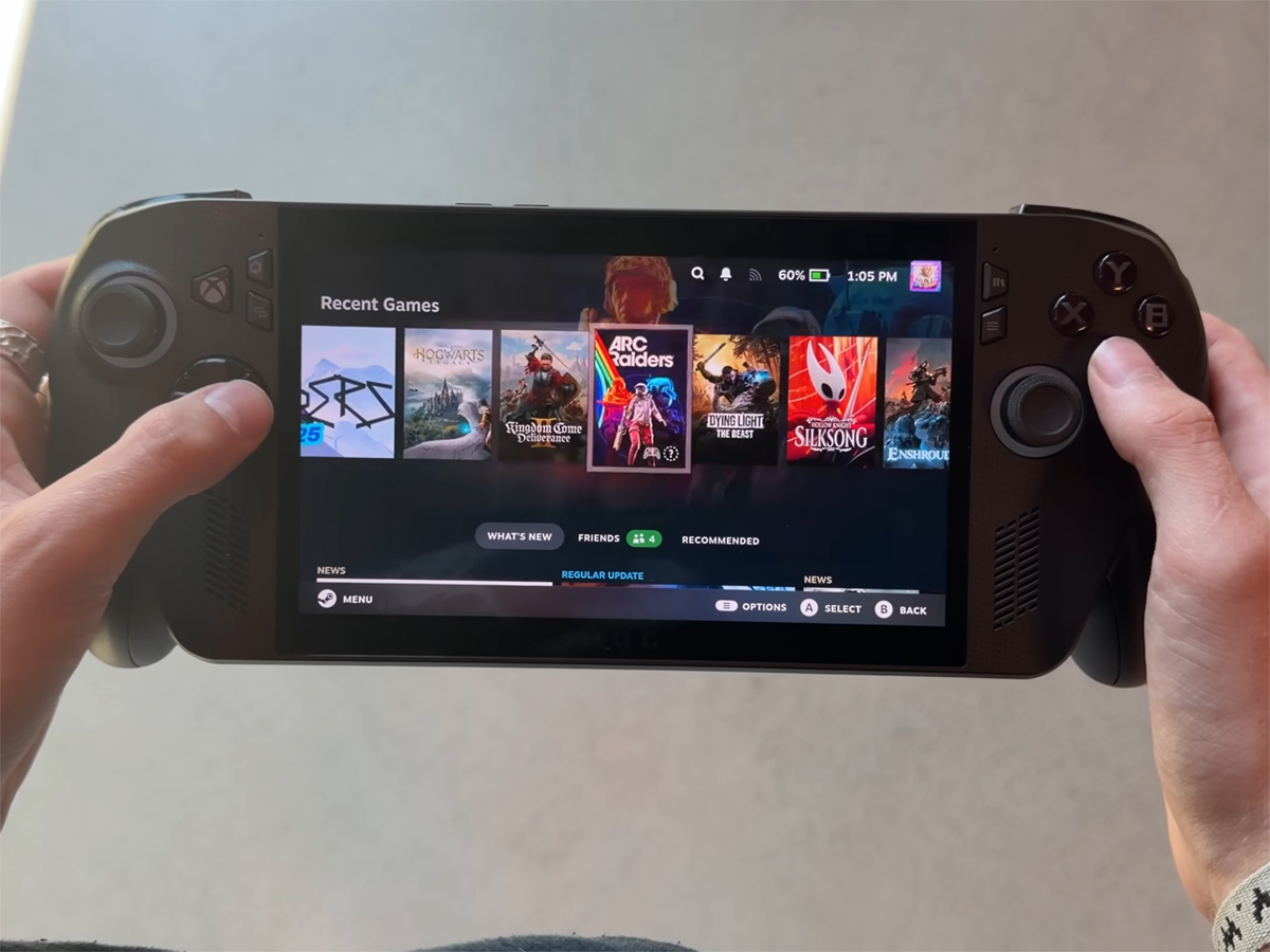 تعزيز الأداء: Asus ROG Xbox Ally X يحقق تحسناً ملحوظاً على نظام Bazzite OS مقارنةً بـ Windows 11